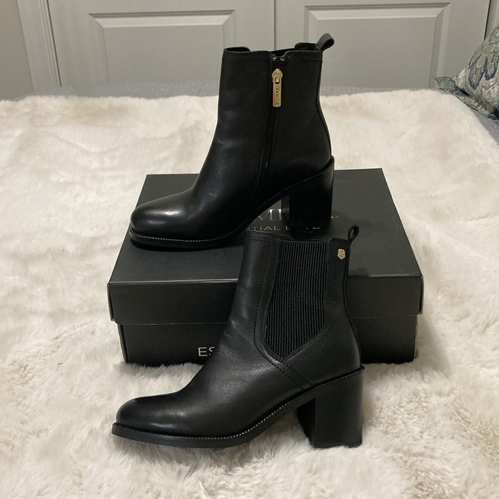 CARMELA Black Leather Ankle Boots size 7